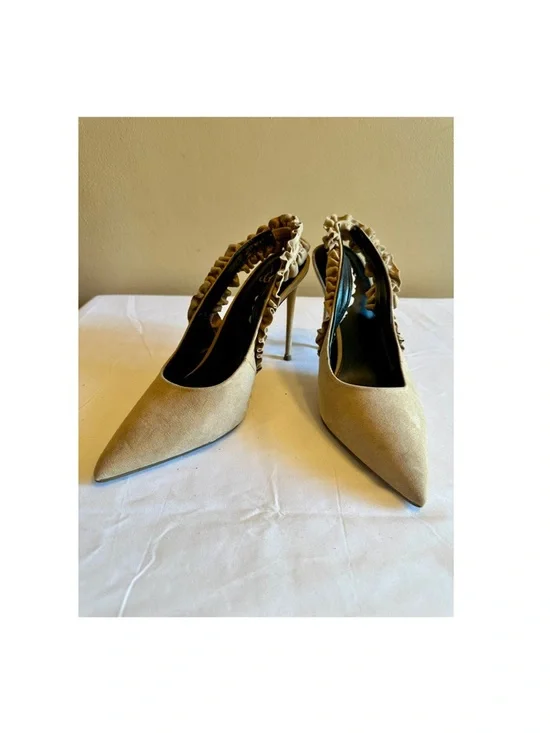 New York and Company Ruffle Stilettos - Picture 4 of 9